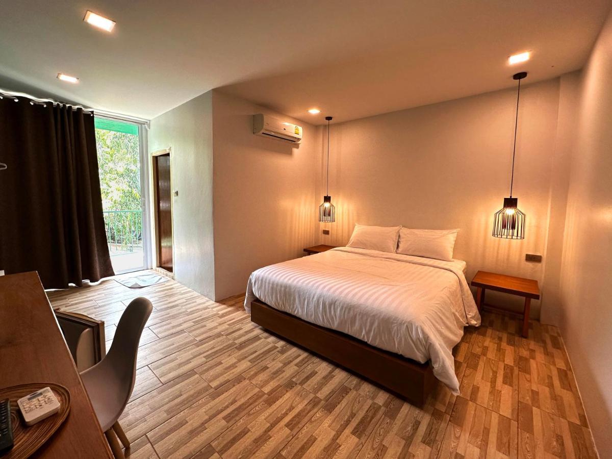 Plernpetch Hotel Szuratthani Kültér fotó