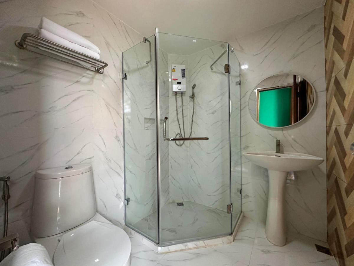 Plernpetch Hotel Szuratthani Kültér fotó