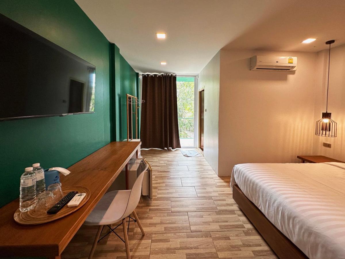 Plernpetch Hotel Szuratthani Kültér fotó