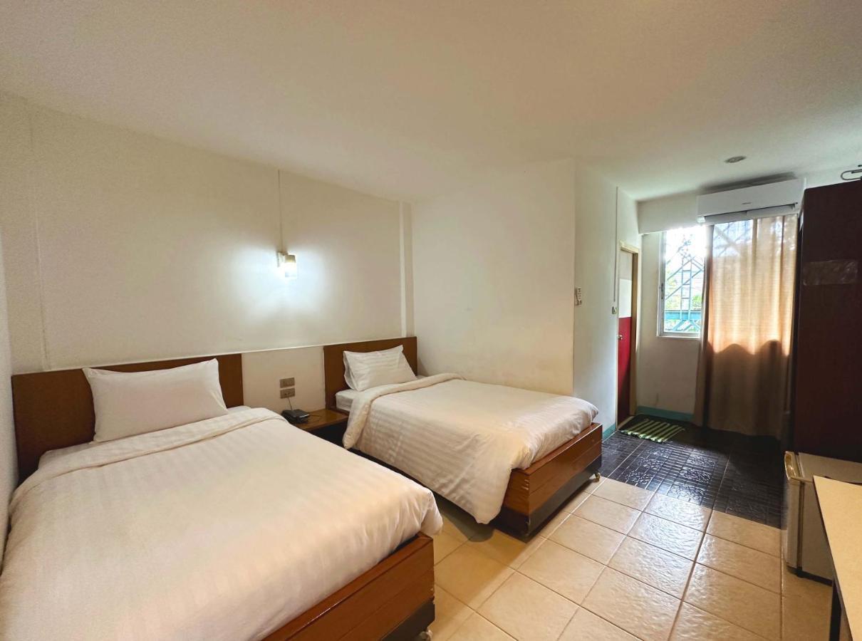 Plernpetch Hotel Szuratthani Kültér fotó