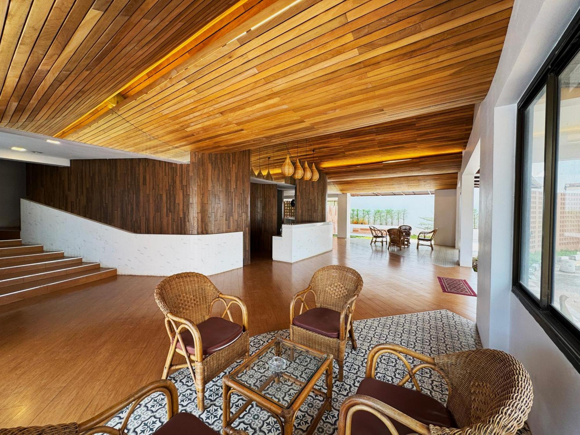 Plernpetch Hotel Szuratthani Kültér fotó