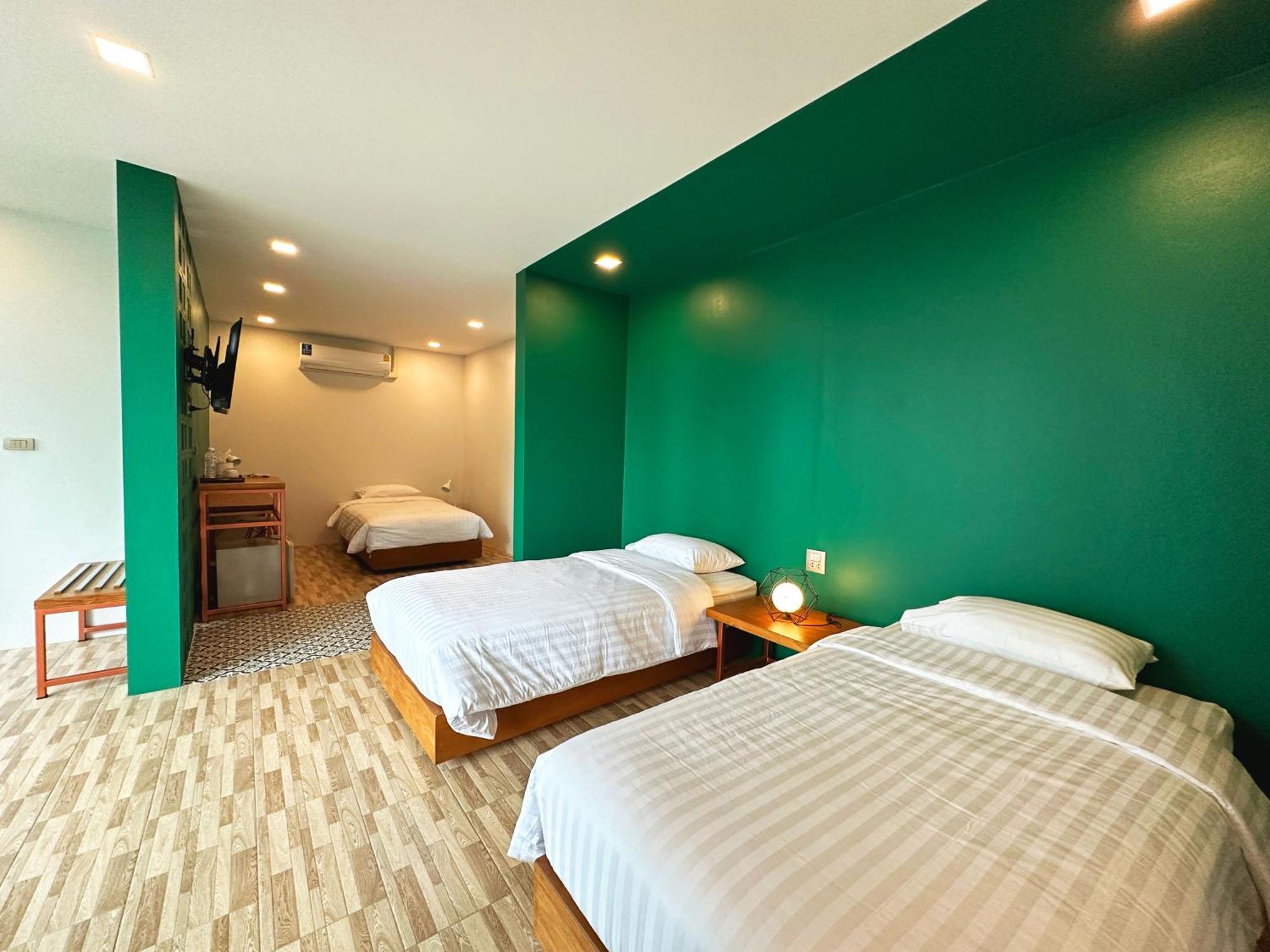 Plernpetch Hotel Szuratthani Kültér fotó