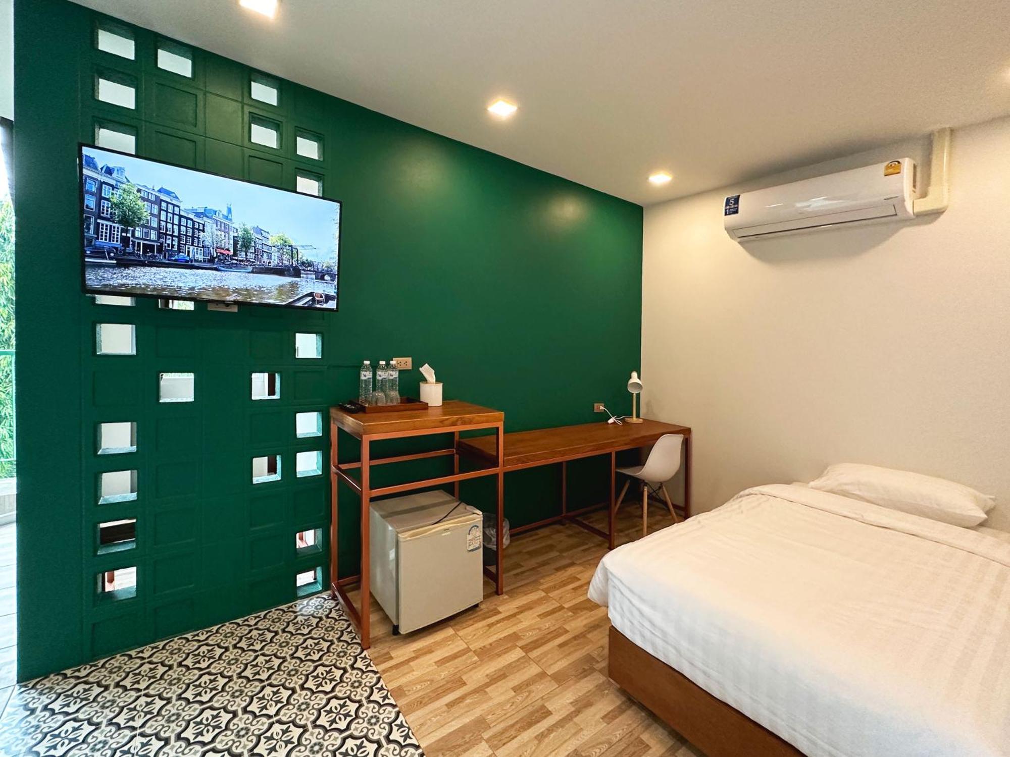Plernpetch Hotel Szuratthani Kültér fotó