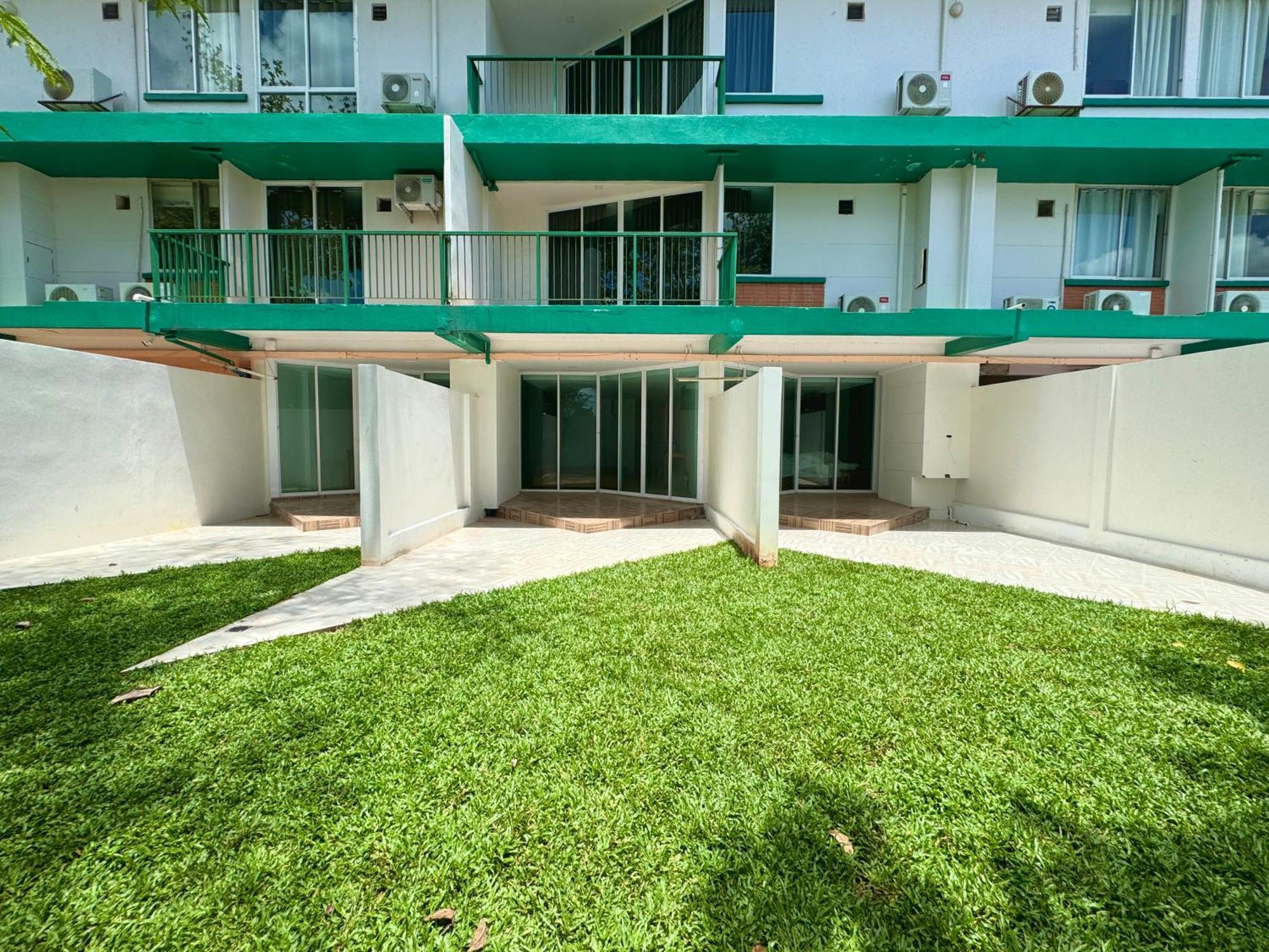 Plernpetch Hotel Szuratthani Kültér fotó