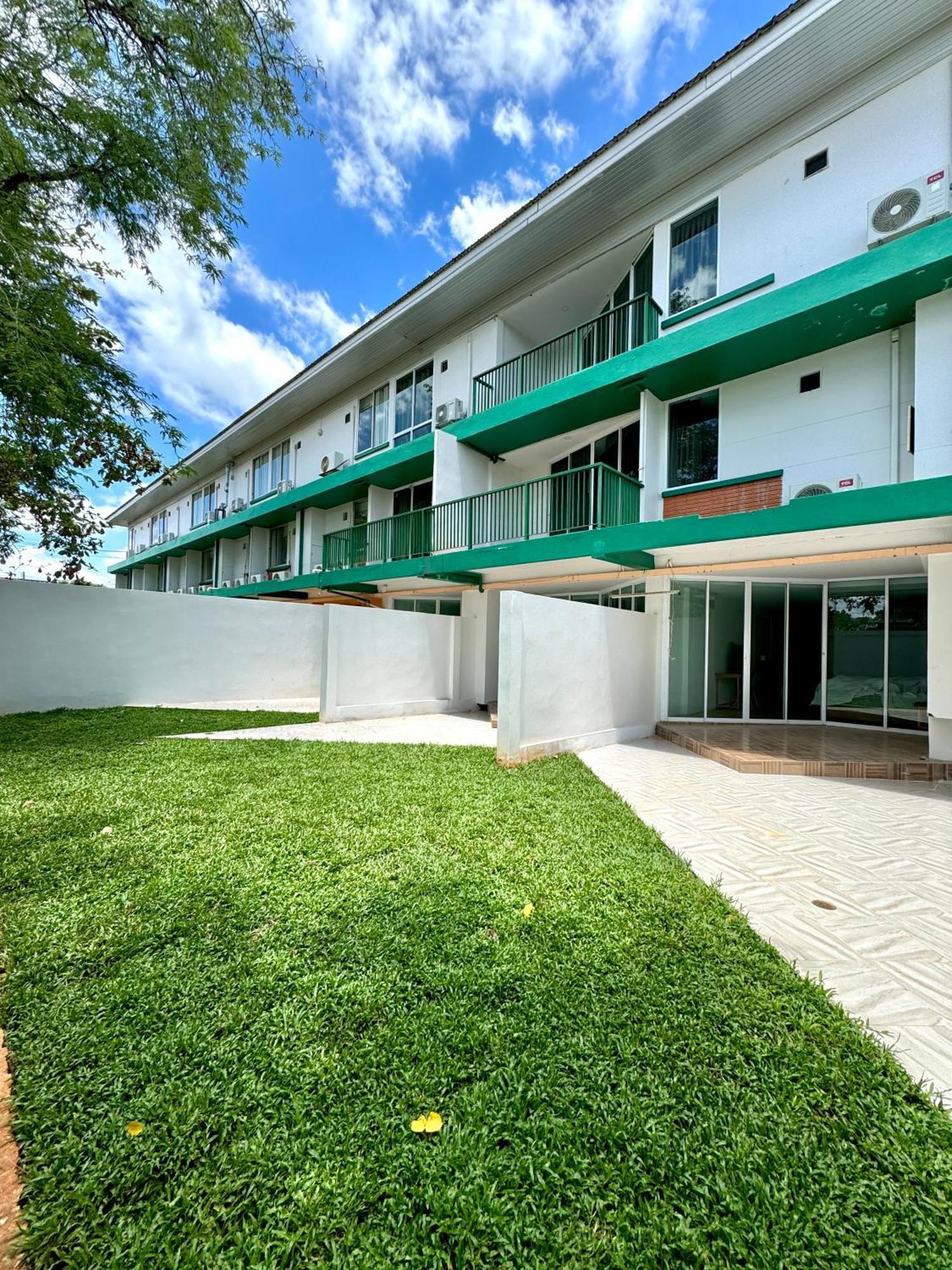Plernpetch Hotel Szuratthani Kültér fotó