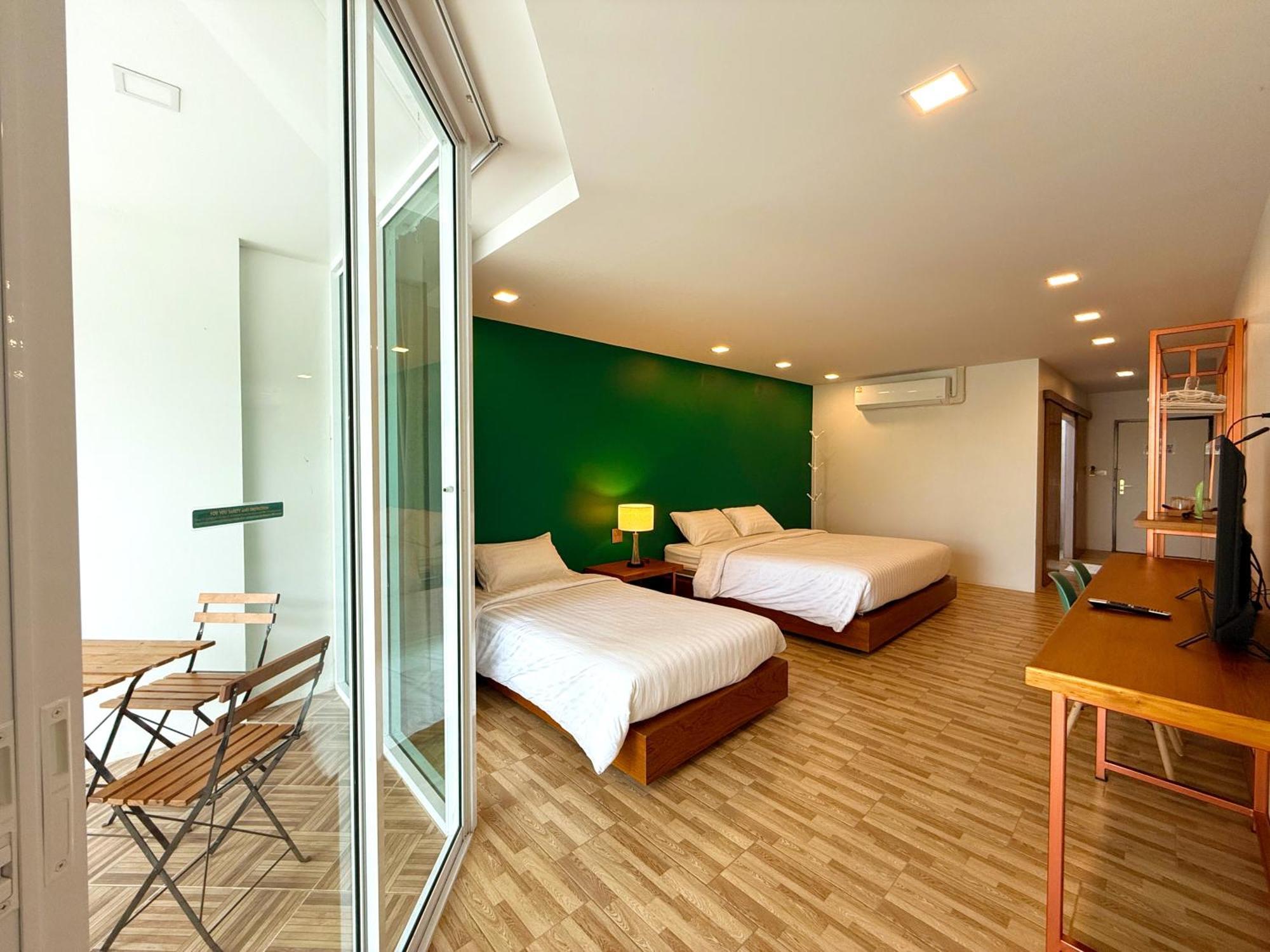 Plernpetch Hotel Szuratthani Kültér fotó