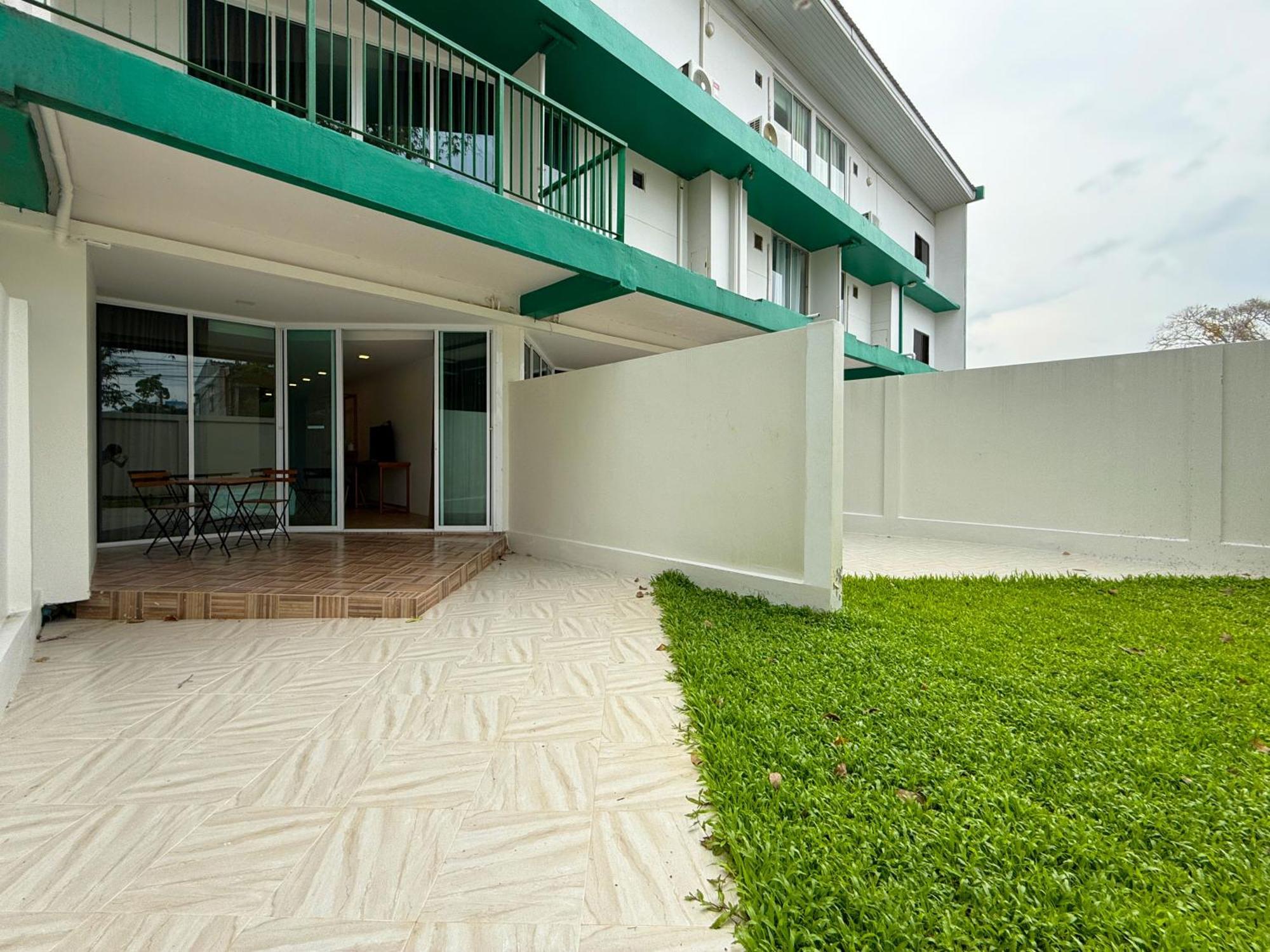 Plernpetch Hotel Szuratthani Kültér fotó