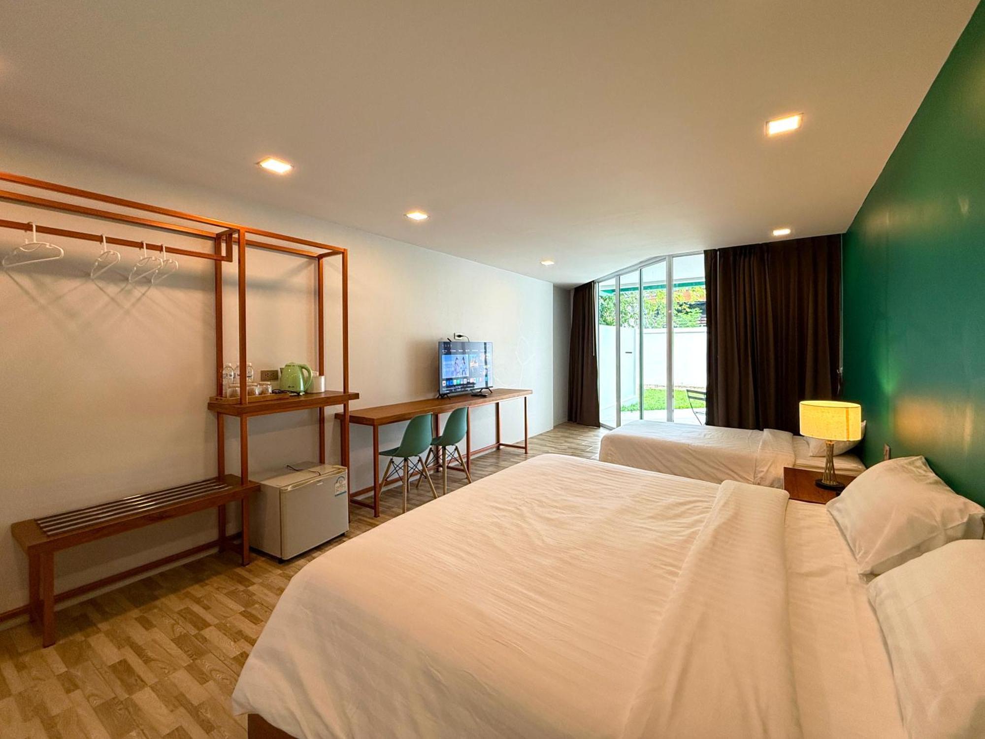Plernpetch Hotel Szuratthani Kültér fotó