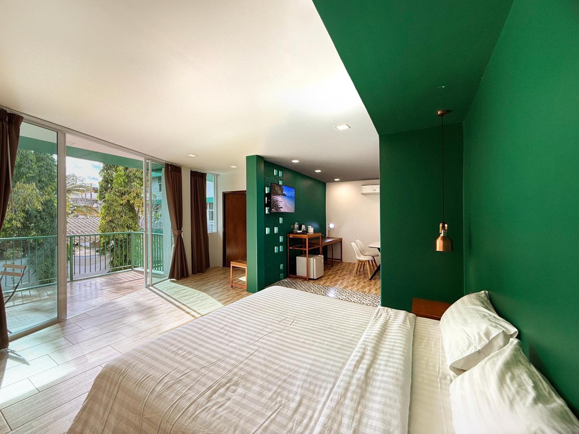 Plernpetch Hotel Szuratthani Kültér fotó