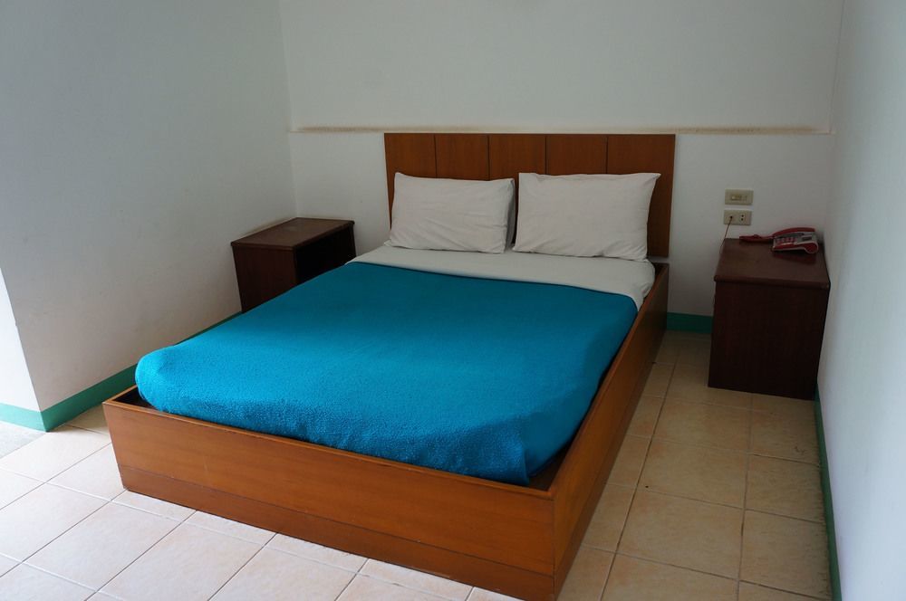 Plernpetch Hotel Szuratthani Kültér fotó